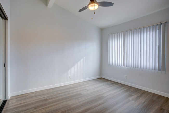 Building Photo - 519 W 11th Ave