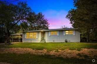 Building Photo - 704 Idlewood Rd