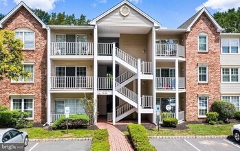 Building Photo - 74 Cheverny Ct