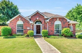Building Photo - 3300 Bluegrass Dr