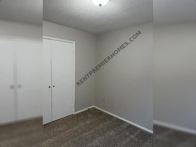 Foto del edificio - 924 NW 104th St