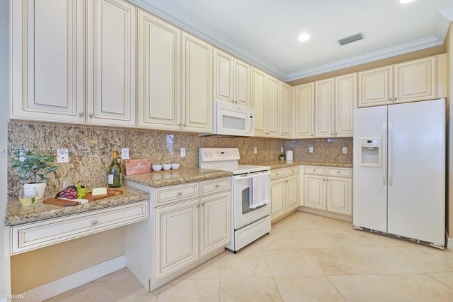 Building Photo - 5 br, 3 bath House - 11597 Rock Lake Ter