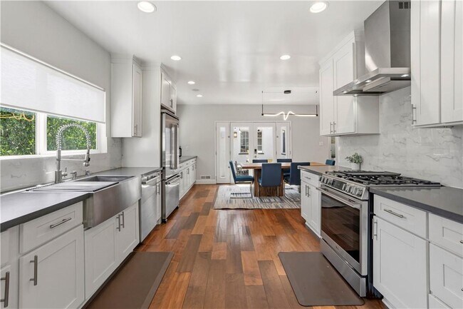 Foto del edificio - 129 N Crescent Heights Blvd