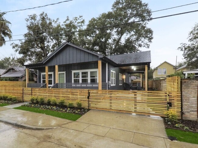 Building Photo - 1209 Tabor St
