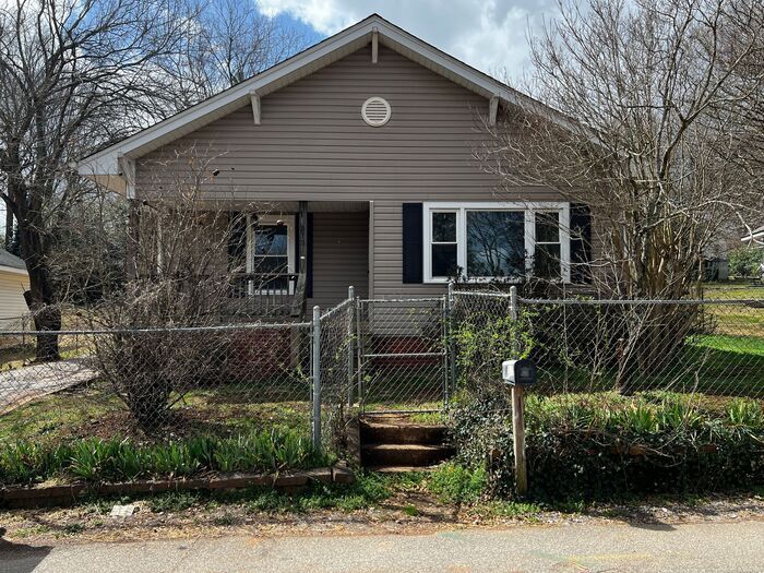 Primary Photo - Outstanding 2 Bedroom 1 Bathroom in Downto...