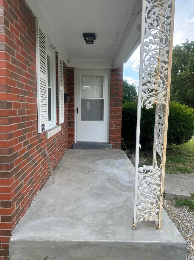 Building Photo - 126 Greenbriar Rd