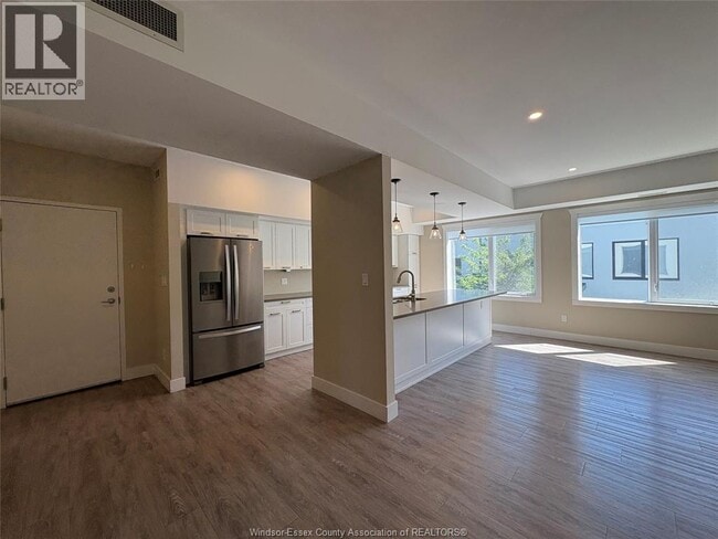 Building Photo - 550 Sandison St