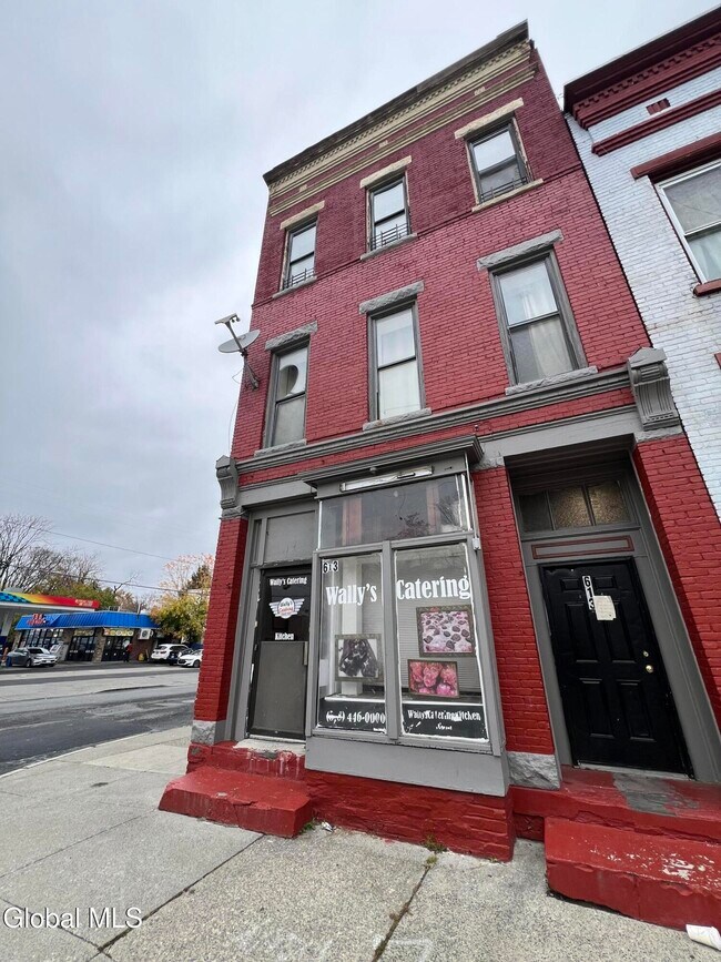 Foto del edificio - 613 Clinton Ave