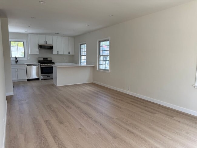 Building Photo - Stunning Fully Renovated Home in Prime Bur...