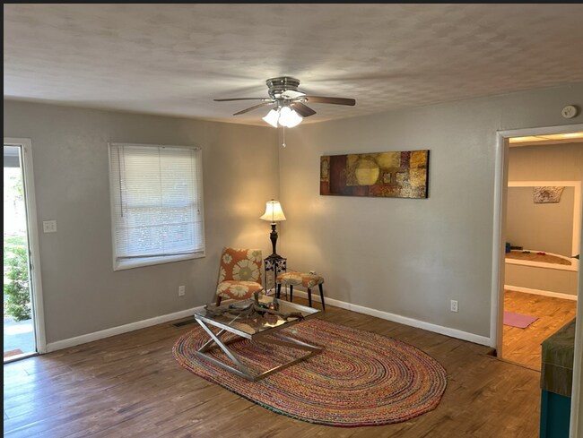 Foto del edificio - 2304 Jackson Bluff Rd