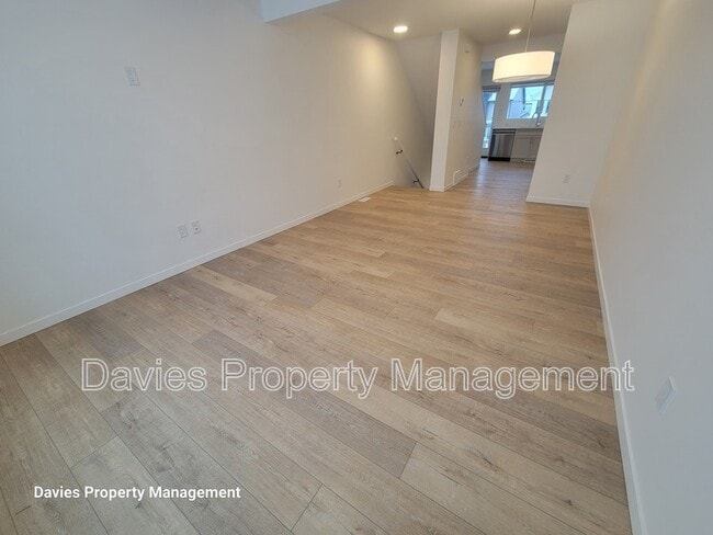 Building Photo - 1209 Keswick Dr SW