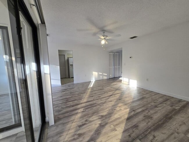 Foto del edificio - 9418 Nakoma Way