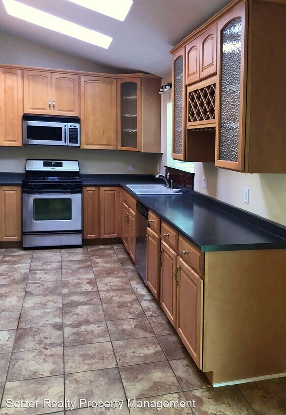 Building Photo - 3 br, 2 bath House - 10 Brookside Dr.