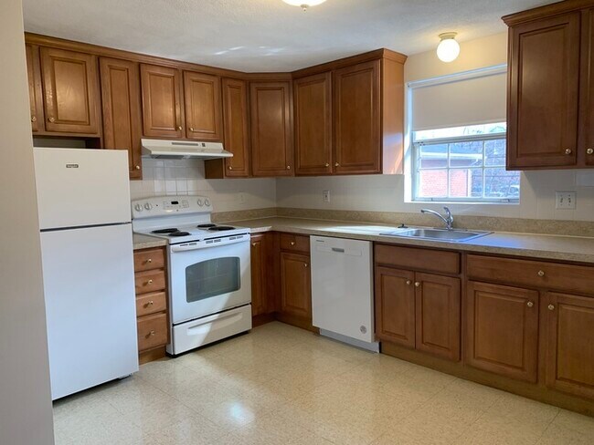 Building Photo - 2 Viking Ct