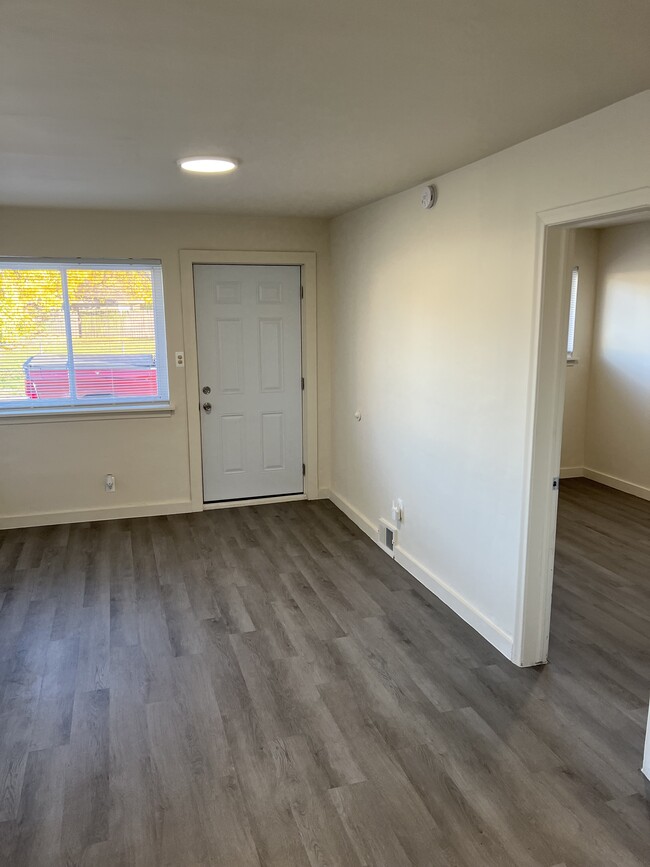 Building Photo - 49 Hill St