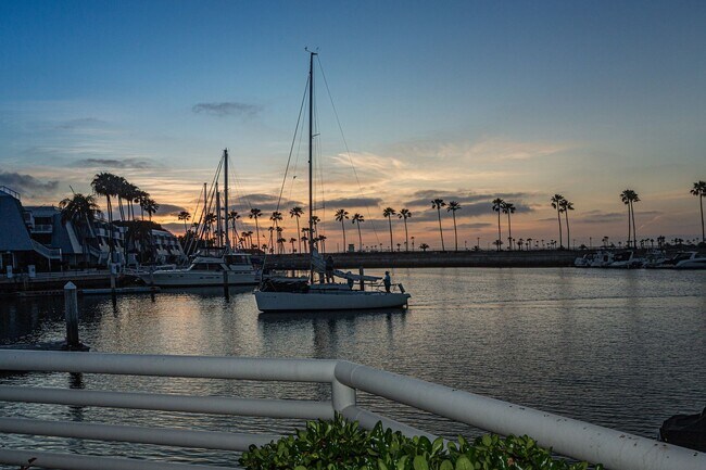 Building Photo - Exquisite Waterfront Gem.