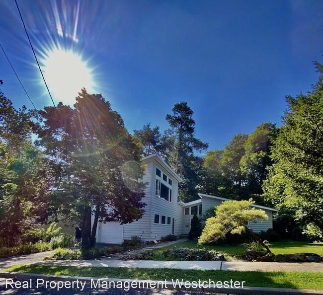 Building Photo - 4 br, 2.5 bath House - 4 Cedar Lane