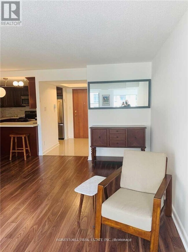 Photo du bâtiment - 500 Glencairn Ave