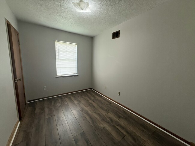 Building Photo - 2968 Lark Rd