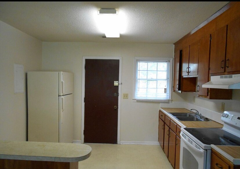 Building Photo - 2592 Midland Park Rd