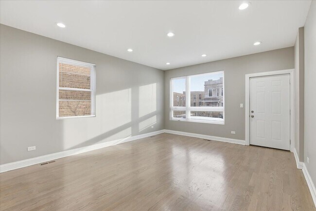 Foto del edificio - 1048 N Lawndale Ave