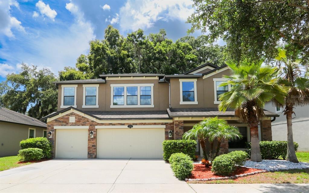 Foto principal - 1208 Oakcrest Dr