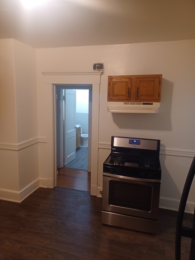 Entry to Hallway/Bathroom/Bedrooms - 65 Parmelee Ave