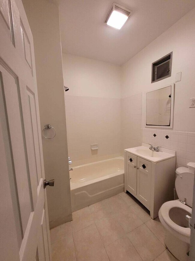 Foto del edificio - 8360 S Mackinaw Ave