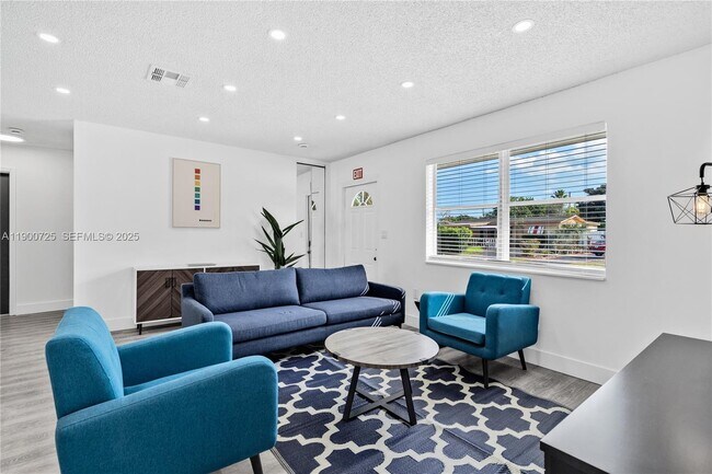 Foto del edificio - 7471 Hope St