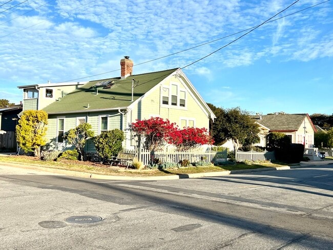 Building Photo - 518C-F-CS