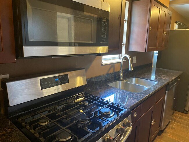 Foto del edificio - 10903 Carlton Dr