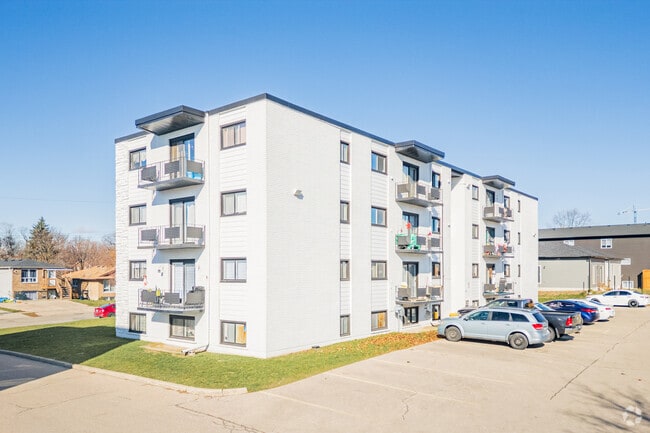 Building Photo - 195-210 5th Ave