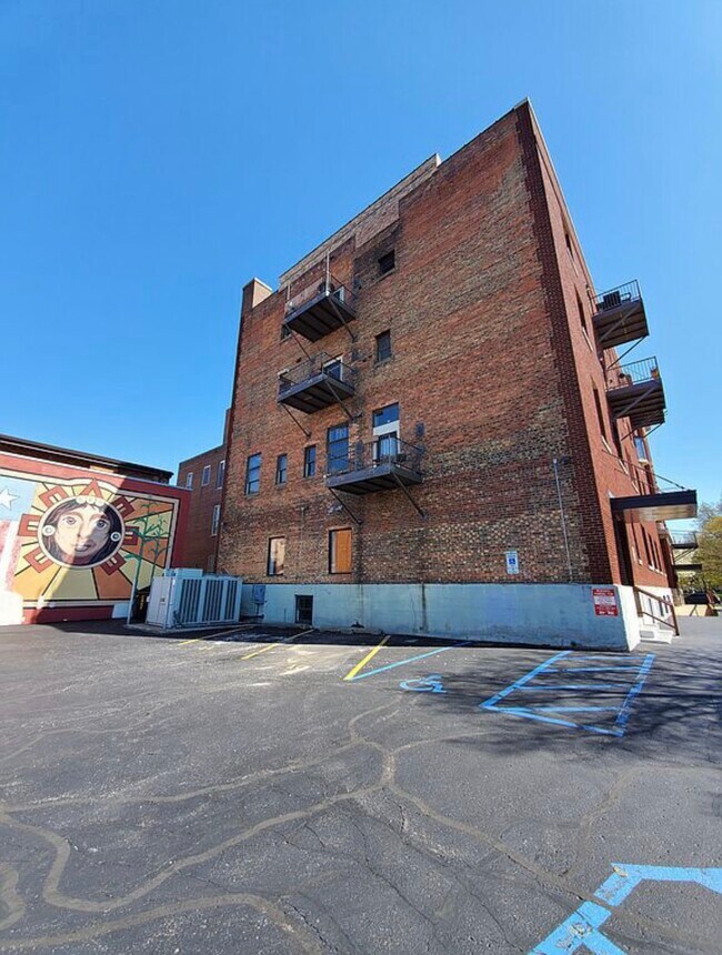 17 W 10th St Unit 290, Holland, MI 49423 Condo for Rent in Holland