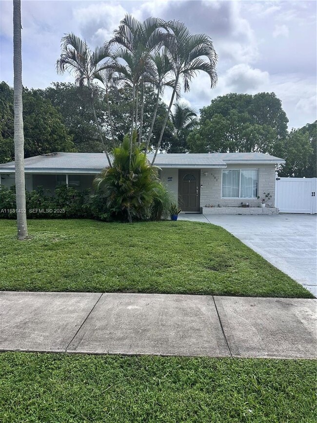 Building Photo - 6180 SW 42nd Ct