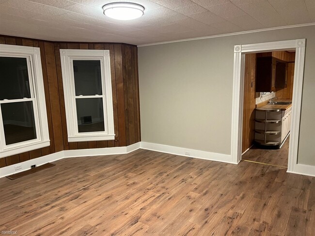 Building Photo - 2 br, 1 bath Duplex - 17 Spencer Street Lower
