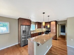 Building Photo - 11010 Larkridge St