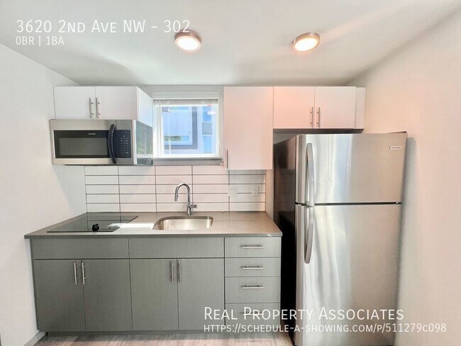 Building Photo - Amazing Location! Top Floor Fremont Studio...