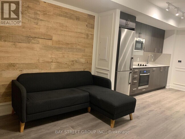 Photo du bâtiment - 2545-2545 Simcoe St N