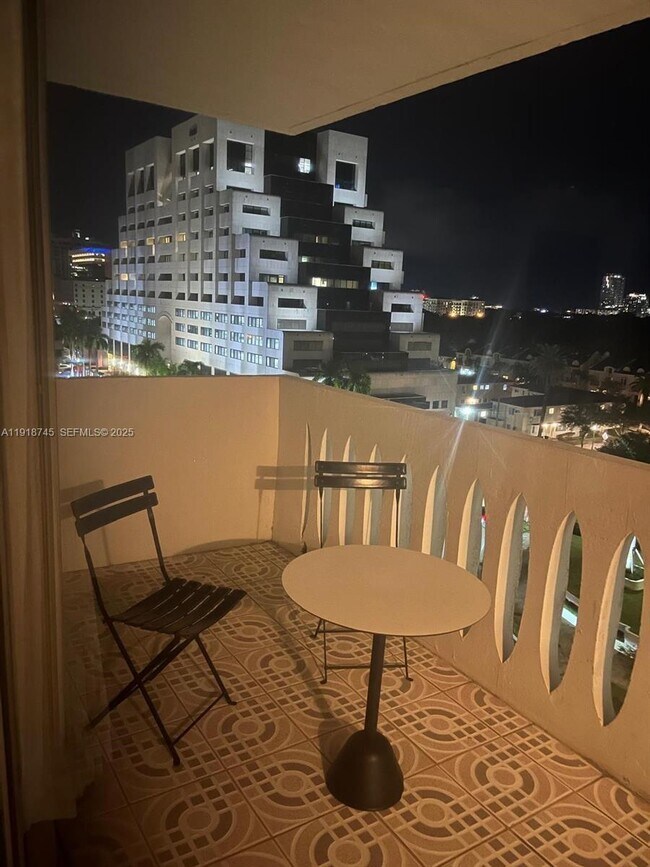 Foto del edificio - 625 Biltmore Way