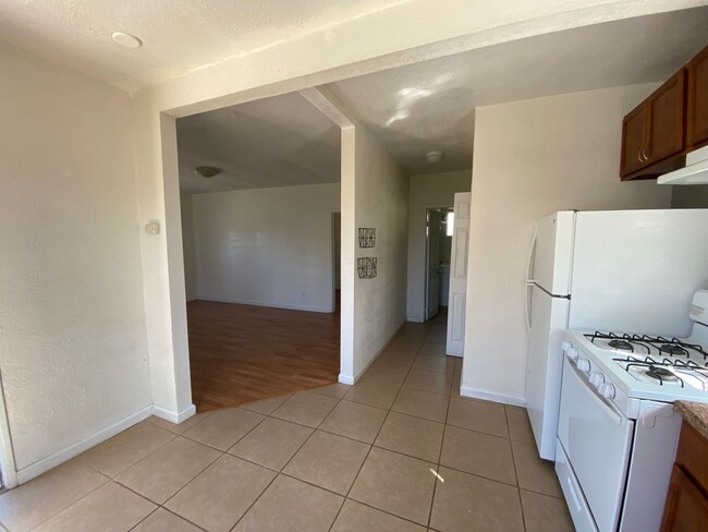 Building Photo - 1bd/1ba home + Yard