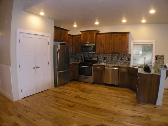 Building Photo - 2576 E Hidden Crk St