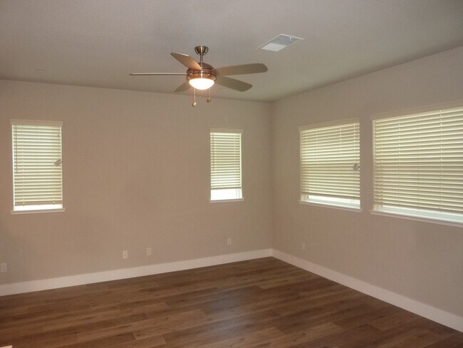 Foto del edificio - Spacious 3-Bed, 2.5-Bath Home in Tahoe Par...