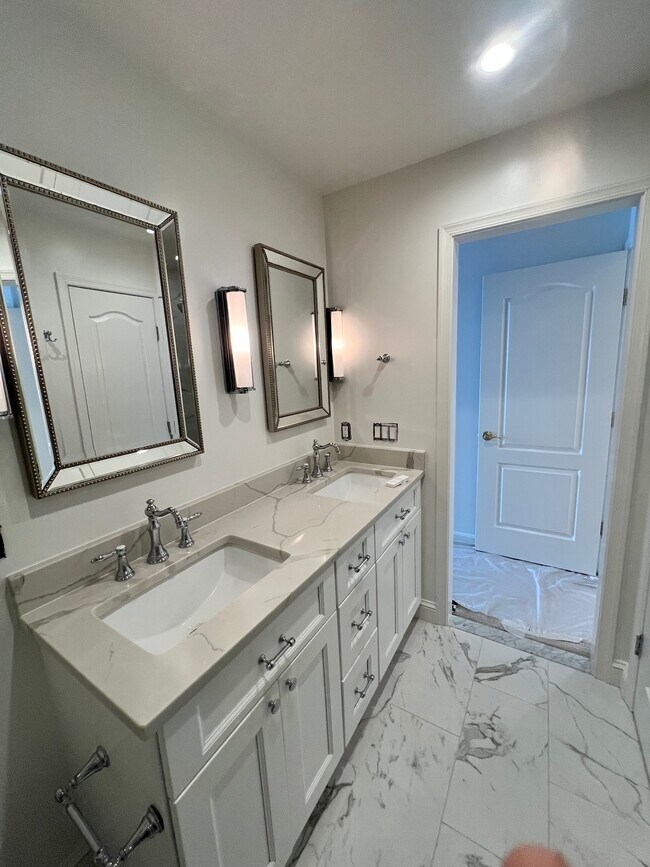 Master bathroom - 1721 Kingsgate Ct Apartment