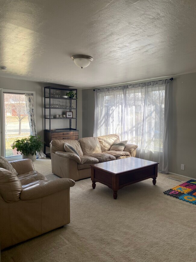 Building Photo - 4315 Gramercy Ave