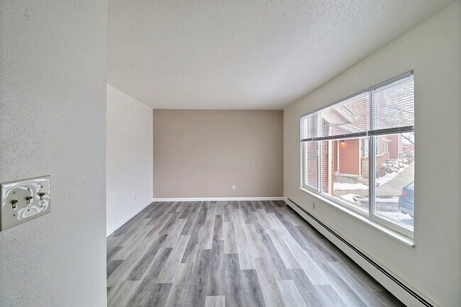 Living Room - 919 44th Avenue Ct