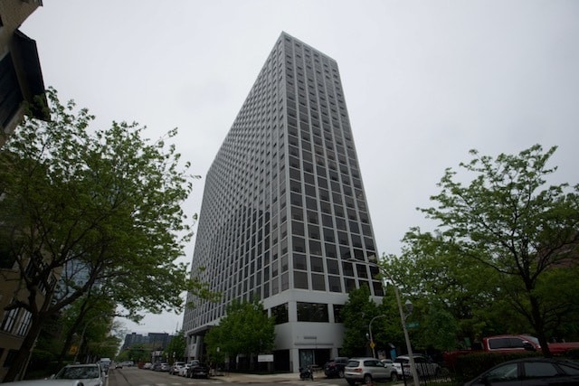 Primary Photo - 4343 N Clarendon Ave