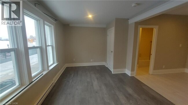 Building Photo - 181 King St E