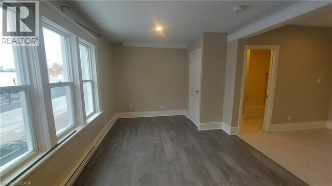 Photo du bâtiment - 181 King St E