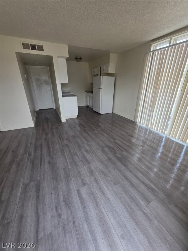 Foto del edificio - 1121 E Desert Inn Rd