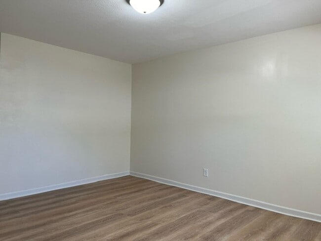 Building Photo - 207 Highview Ave